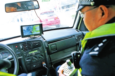 鄭州金水路進入嚴管模式 路邊隨便停車當心被拖走