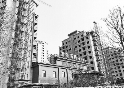 鶴壁一樓盤五證齊全卻停工兩年 1200業主望“房”興嘆
