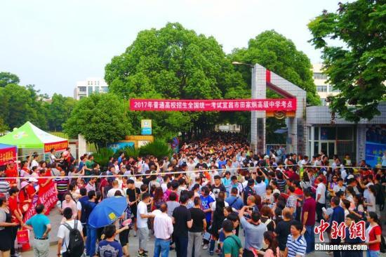 北京高招一本錄取開始 13所大學公布一本投檔線