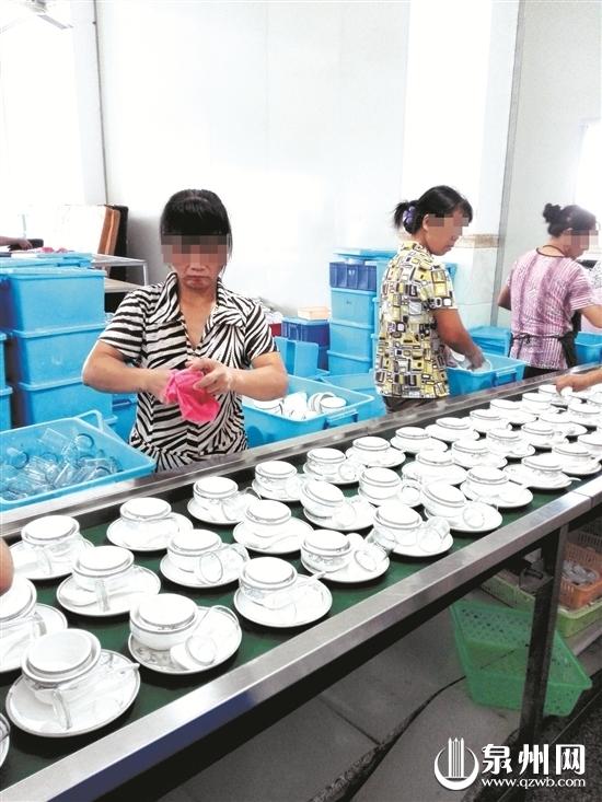 福建泉州多家餐具消毒廠環(huán)境堪憂 地板污水橫流