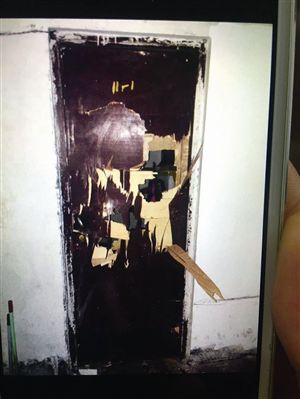 小偷用斷線鉗將車庫門砸出多個(gè)大洞