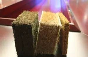 左邊是山棕,中間是纖維膠黏合的椰棕,右邊是化工膠黏合的椰棕