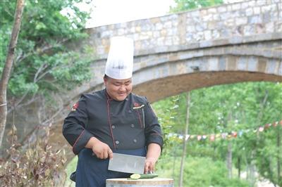 河南大男孩立志與美食為伍先習武減肥40余斤