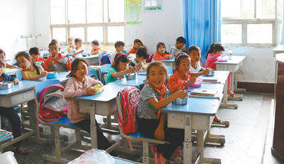 學生營養改善計劃6年 農家娃吃上熱飯菜了嗎?