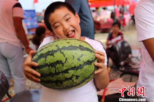 味道甜美的西瓜。 胡耀杰 攝