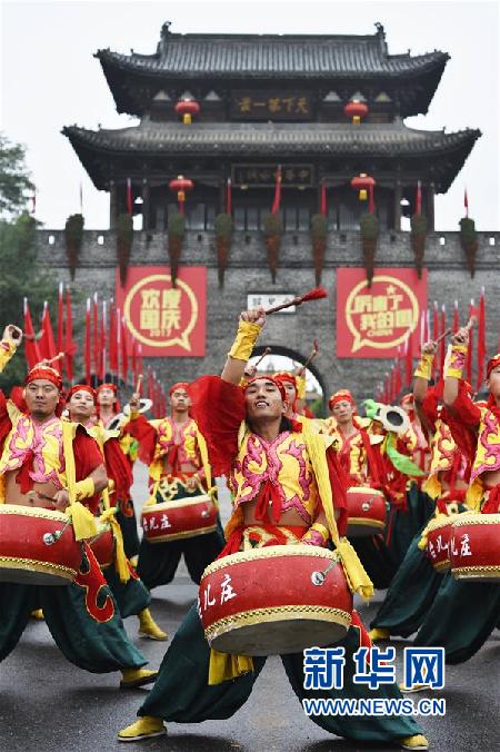 (社會)(2)山東臺兒莊舉行“輝煌中國·厲害了我的國”主題活動